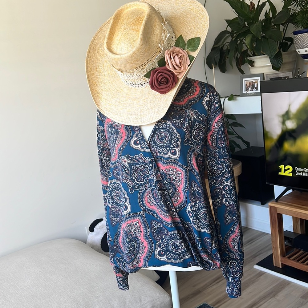 Women’s  blouse.